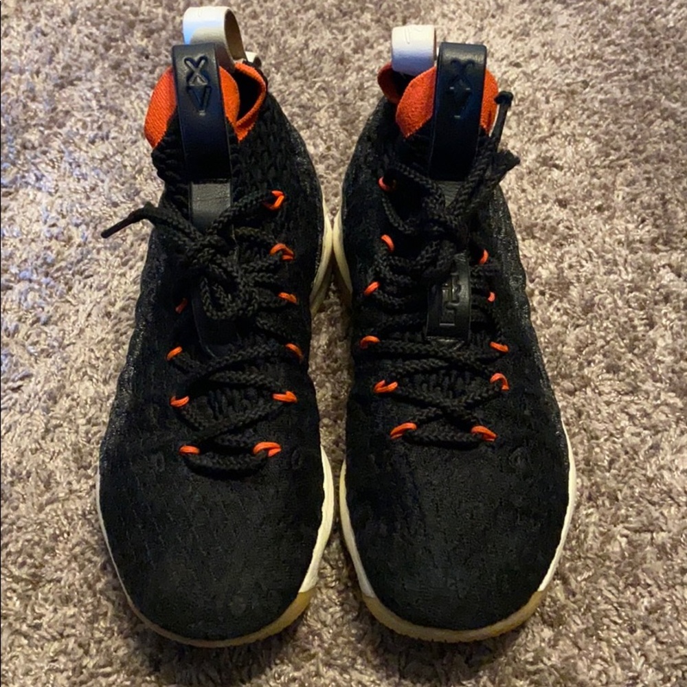 Nike LeBron XVII 15 Sz: 6Y (6M/7.5W)